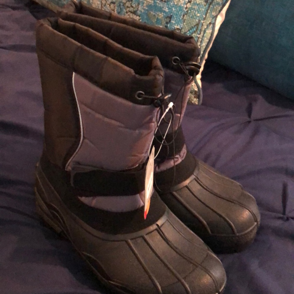 Snow boots